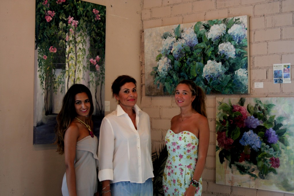 Angélica e Irene junto a la artista Mª José Forné